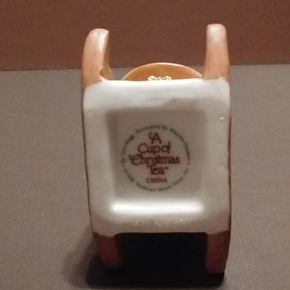 A Cup of Christmas Tea Hinged Rocking Chair Box - Picture 4 of 5